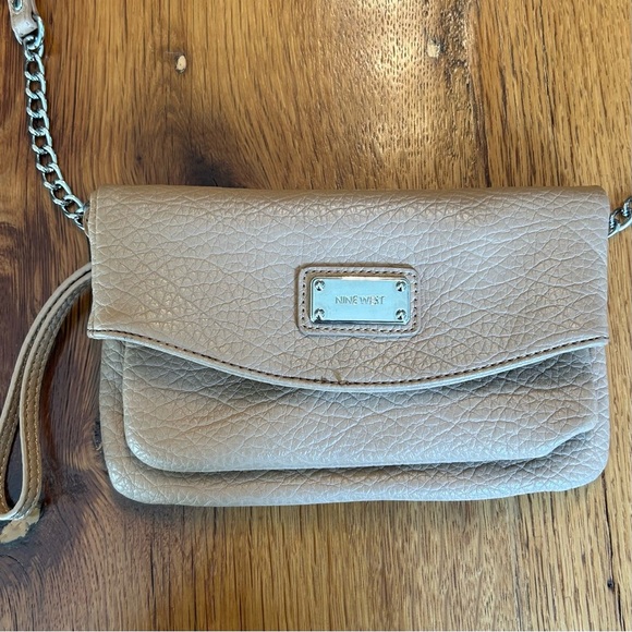 Nine West Textured Faux Leather Crossbody Clutch Mini Bag in Camel Purse - Picture 3 of 9